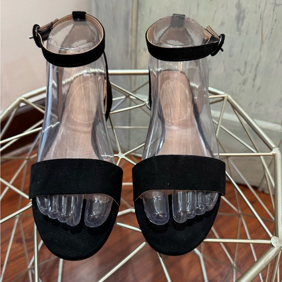 Cushionaire flats. Size 6 Only wore them once. - Picture 2 of 6